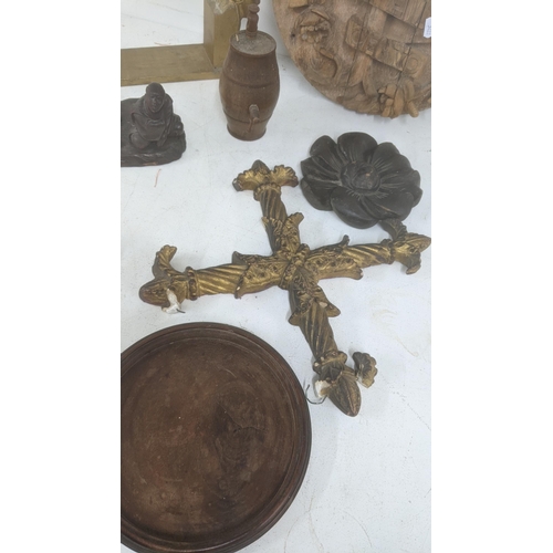 486 - Treen items to include a floral carved wall hanging plaque, a 19th century guilt moulded plaster cre... 