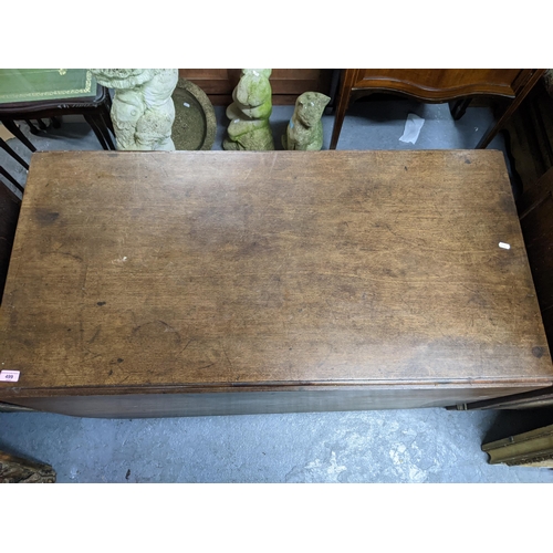 499 - An early/mid 20th century mahogany gateleg drop leaf dining table, raised on square straight legs, 1... 