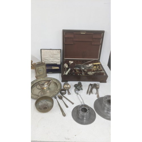 521 - A mixed lot of silver plate and metalware to include silver pickle fork, spoon, napkin ring, propell... 