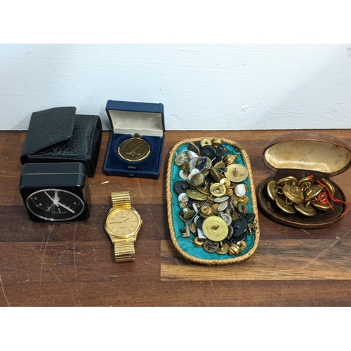 350 - A mixed lot to include a Sekonda wristwatch, a hockey medal, military buttons, a small collection of... 