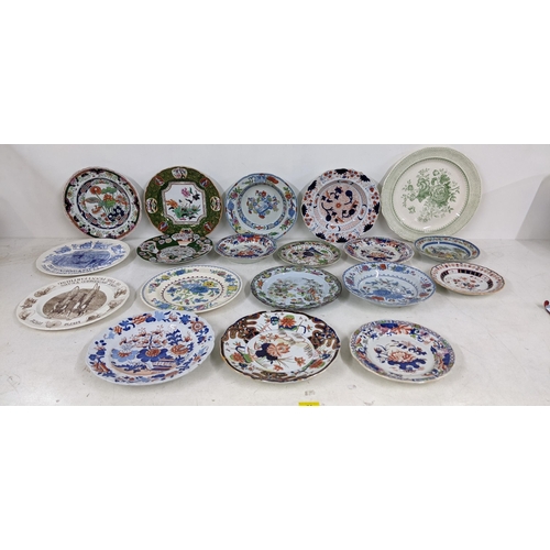 325 - Mostly Masons collectors/decorative plates to include a larger green and white charger - Paynsley pa... 