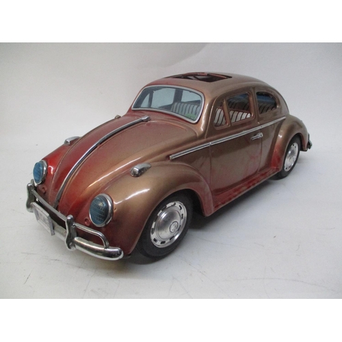 530 - A 1960s Bandai Japanese large scale tinplate Volkswagen Beetle, 5 1/4