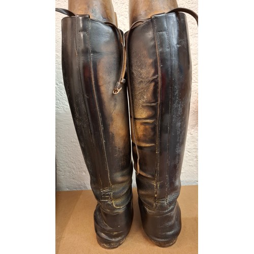 140 - A pair of vintage black leather riding boots, approx 11.5