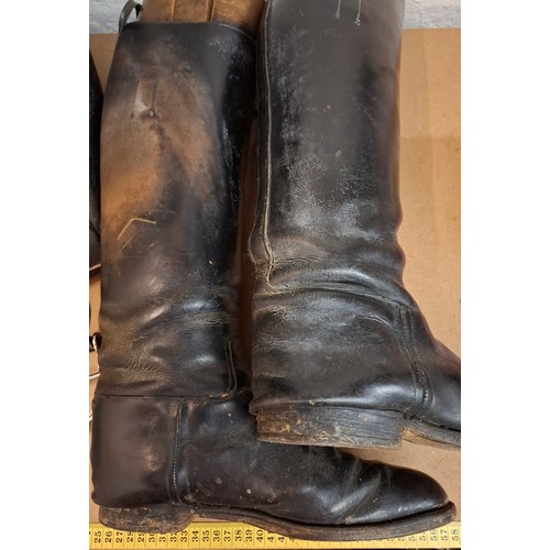 140 - A pair of vintage black leather riding boots, approx 11.5