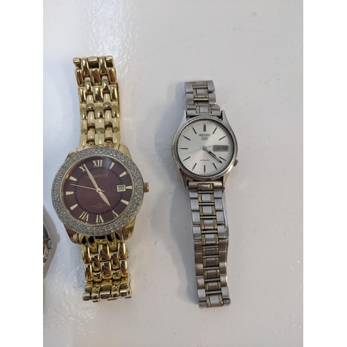 243 - A collection of wristwatches to include two gents Seiko examples, a gents Citizen example and an Ing... 