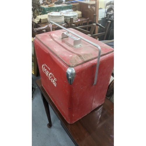 528 - A 1950s Coca Cola metal picnic cooler 47cm h x 45cm w Location: LWM
If there is no condition report ... 