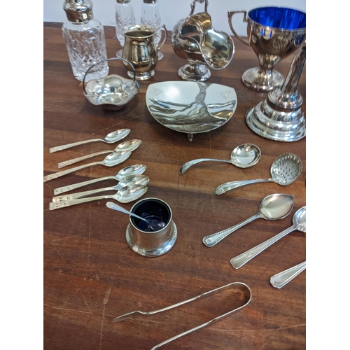 189 - A collection of silver plated items to include salt and pepper shakers, a twin handled sugar pot, fl... 