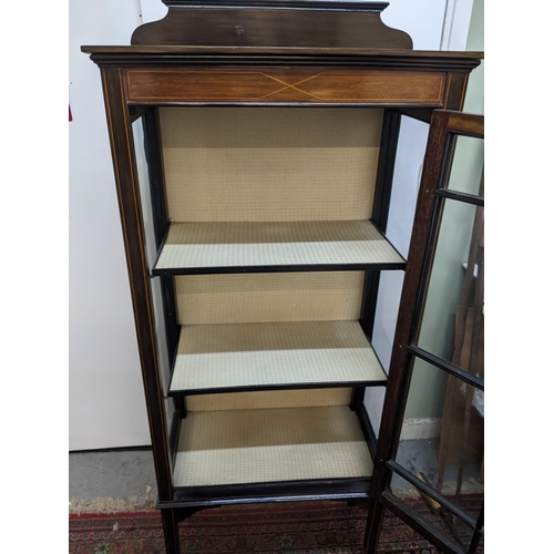 191 - An Edwardian display cabinet with three shelves with central motif and inlaid stringing 59cm x 146cm... 