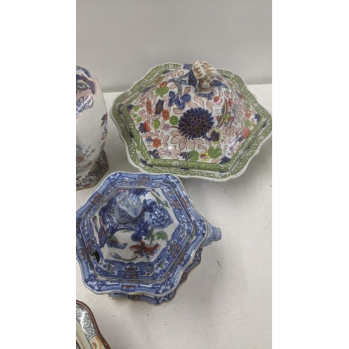 544 - A selection of early 19th century and later Masons china to include tureens, lidded vase and pedesta... 