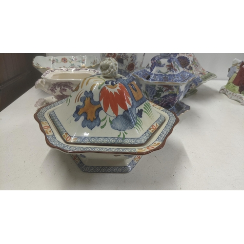 544 - A selection of early 19th century and later Masons china to include tureens, lidded vase and pedesta... 