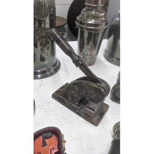 599 - A mixed lot of silver plated items and metalware to include a brandy glass warmer, cast iron letter ... 