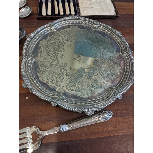 286 - A mixed lot of silver plate to include a tea and coffee pot, milk jug and sugar bowl, a boxed set of... 