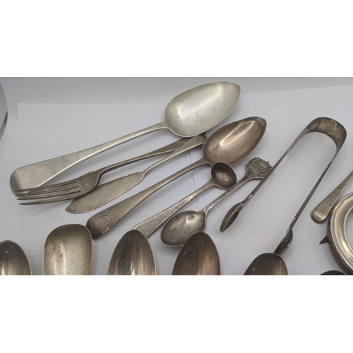 104 - Silver to include a set of fiddle pattern teaspoons, a pir of sugar tongs, two tablespoons and other... 