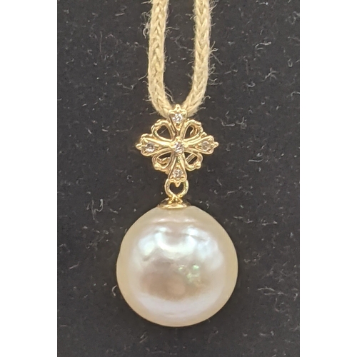 144 - An 18k gold necklace pendant, set with diamonds and pearl, diameter 11mm
Location:CAB7
If there is n... 