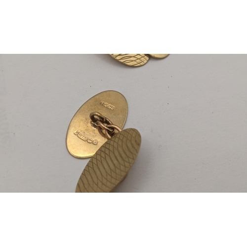 158 - A pair of 9ct yellow gold oval cufflinks having engraved decoration, 4.1g
Location:CAB5
If there is ... 