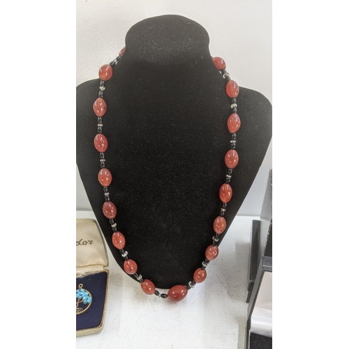 181 - A mixed lot of mostly costume jewellery to include red carnelian stone necklace with a 9ct yellow go... 