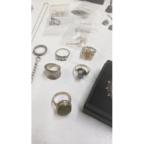 182 - A selection of silver, white metal and other jewellery to include silver necklaces, an 800 grade sil... 