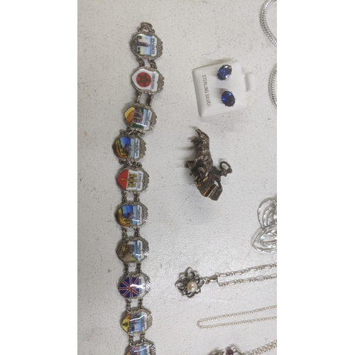 182 - A selection of silver, white metal and other jewellery to include silver necklaces, an 800 grade sil... 