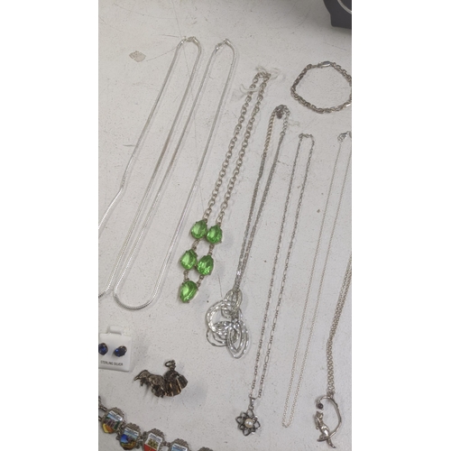 182 - A selection of silver, white metal and other jewellery to include silver necklaces, an 800 grade sil... 