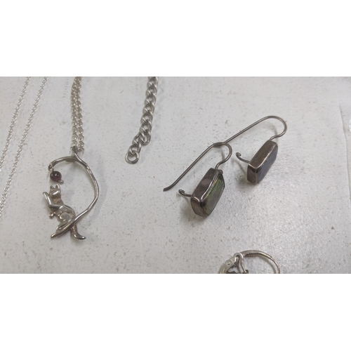 182 - A selection of silver, white metal and other jewellery to include silver necklaces, an 800 grade sil... 