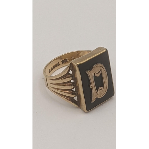 188 - A 9ct yellow gold and black onyx initial signet ring, 5.2g
Location: RING2
If there is no condition ... 