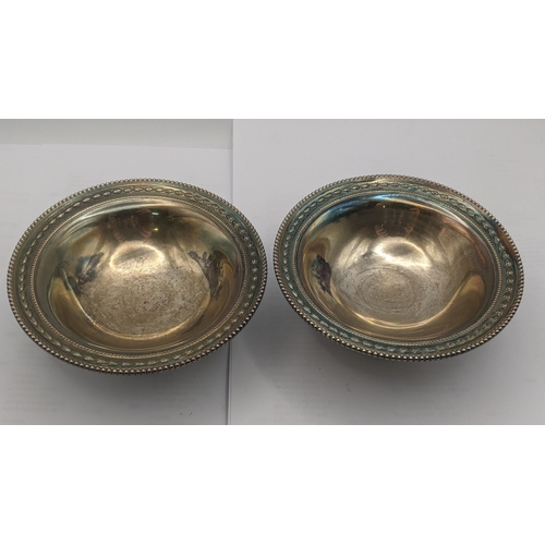 27 - A pair of silver pedestal pin dishes hallmarked Sheffield 1962, weight 18.1g
Location:ST
If there is... 