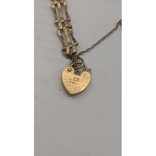 29 - A 9ct yellow gold gate link bracelet with a heart shaped padlock clasp 4g
Location:CAB6
If there is ... 