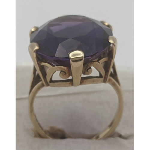 298 - An oval cut faceted synthetic alexandrite and 9ct yellow gold ring, Size K, 7.3g
Location: RING 2
If... 