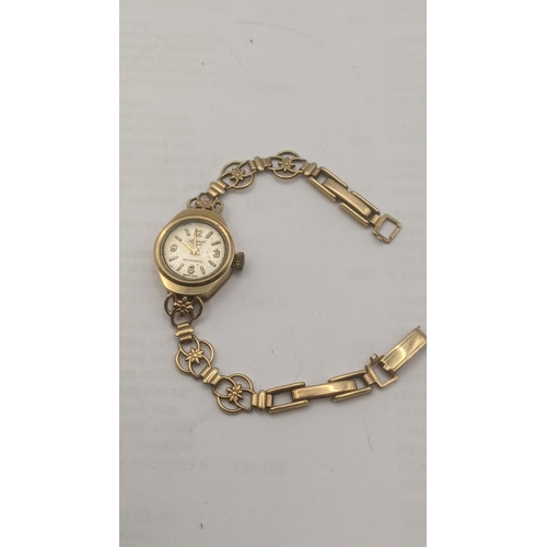 42 - A 9ct yellow gold Accurist ladies wrist watch on a 9ct yellow gold bracelet, total weight 11g
Locati... 