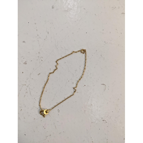 283 - Two 9ct gold chain link necklaces and a 9ct gold gate link bracelet, 4.6g
Location: RING 2
If there ... 