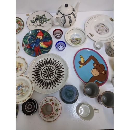 412 - A mixed lot of ceramics to include a Royal Doulton 'Bunnykins' breakfast set, a 'Port of Call' studi... 