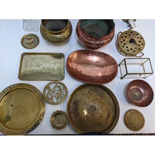 424 - A mixed lot to include a copper tray, two brass candlesticks, a copper pot, a brass pot, a crystal c... 