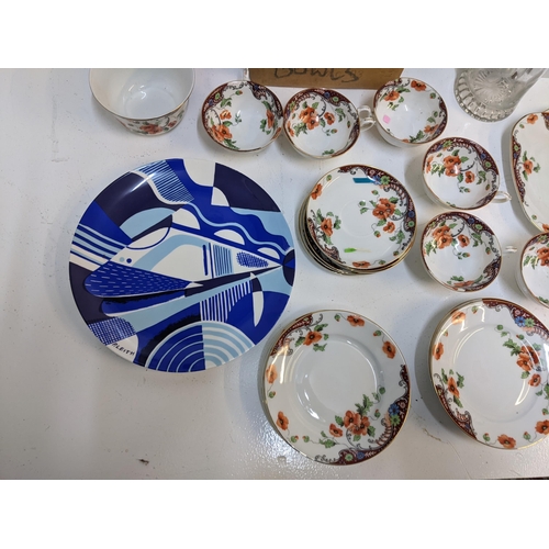 445 - A mixed lot to include a Czech porcelain part tea set, a Villeroy and Boch glass ice bucket and tong... 