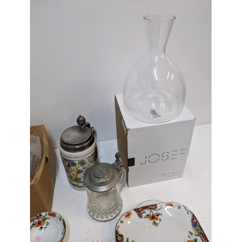 445 - A mixed lot to include a Czech porcelain part tea set, a Villeroy and Boch glass ice bucket and tong... 