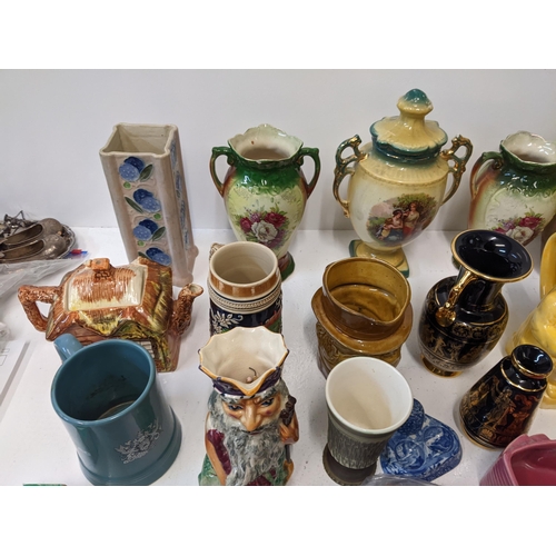 450 - A mixed lot of mostly ceramics to include two cottage wear novelty teapots, A Royal Copenhagen 1983 ... 