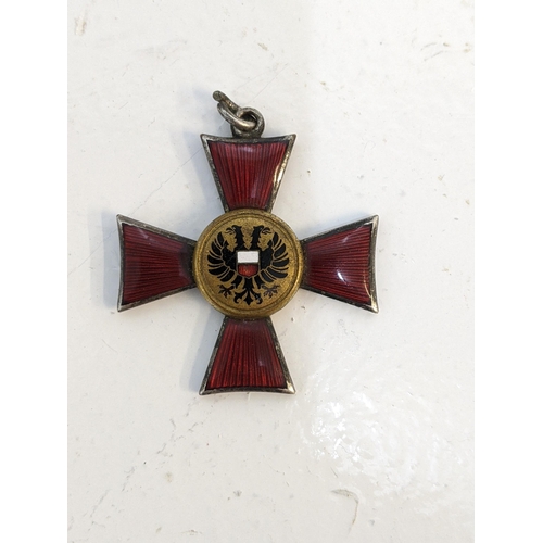 267 - An Imperial German Lubeck Hanseatic cross with a red and white ribbon Location: C7
If there is no co... 