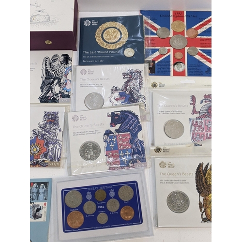 269 - Coins to include eleven sealed £5 coins from The Queen's Beasts Collection, a silver sovereign comme... 