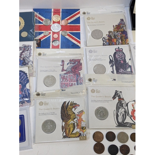 269 - Coins to include eleven sealed £5 coins from The Queen's Beasts Collection, a silver sovereign comme... 