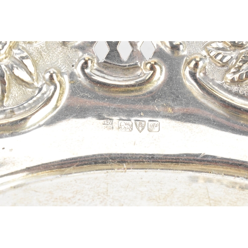 190 - A George V silver centre bowl, by George Nathan & Ridley Hayes, hallmarked Chester 1915, of oval sha... 