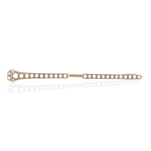 2 - An Edwardian yellow gold and split seed pearl clip with bull nose end, in original Asprey box, 62.1m... 