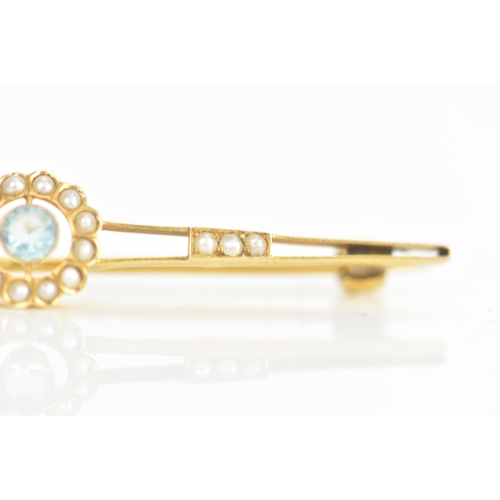 22 - An Edwardian aquamarine and seed pearl 9ct yellow gold bar brooch, the central aquamarine 3.5mm, sur... 