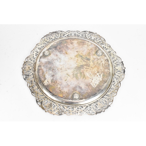 251 - An Elizabeth II silver dish, by Wakely & Wheeler, hallmarked London 1954, having a pierced design ri... 