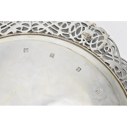 252 - An early 20th century Irish silver dish, makers mark worn, hallmarked Dublin 1912, having a pierced ... 