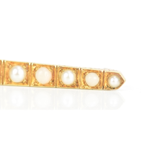 5 - A late Victorian/Edwardian pearl yellow gold bar brooch, inset with thirteen pearls graduating in si... 