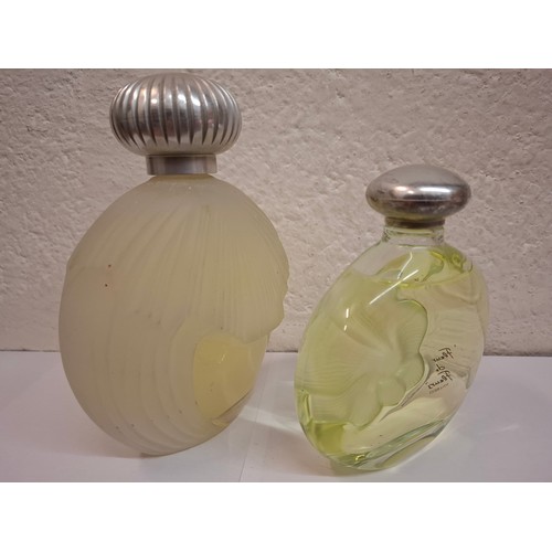 23 - Nina Ricci- 2 display perfume bottle factices, one Lalique Fleur de Fleur bottle, approx 14cm high, ... 