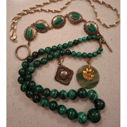 82 - A quantity of vintage costume jewellery to include a malachite bead necklace, a silver and malachite... 