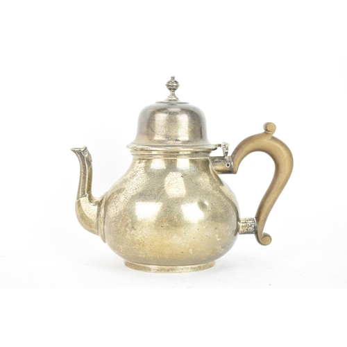 256 - A George V silver teapot, by Goldsmiths & Silversmiths Co Ltd, hallmarked London 1934, of baluster f... 