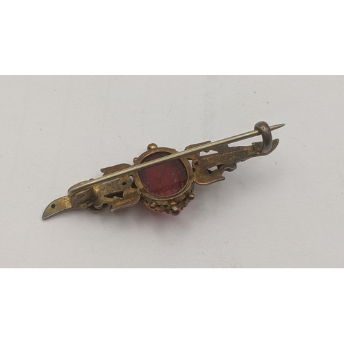 205 - A Victorian 9ct yellow gold bar brooch set with a red cabochon 3.1g Location: C6
If there is no cond... 