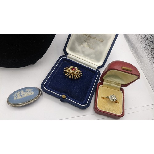 203 - A mixed lot to include a gold front and back locket pendant on a 9ct gold necklace, three 9ct gold s... 