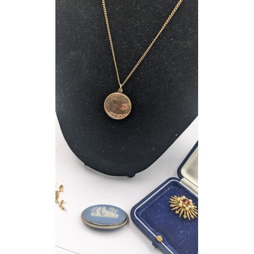 203 - A mixed lot to include a gold front and back locket pendant on a 9ct gold necklace, three 9ct gold s... 